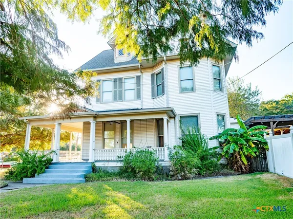 $385,500 | 408 East Reuss Boulevard, Cuero, TX 77954