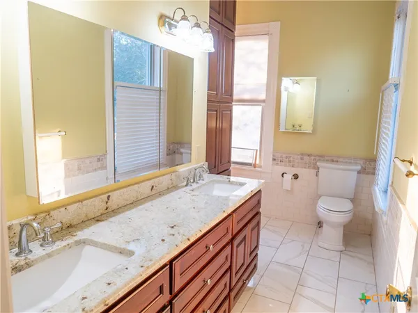 $385,500 | 408 East Reuss Boulevard, Cuero, TX 77954