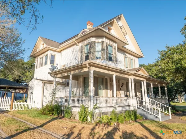 $385,500 | 408 East Reuss Boulevard, Cuero, TX 77954