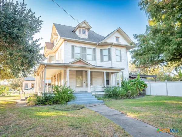 $385,500 | 408 East Reuss Boulevard, Cuero, TX 77954