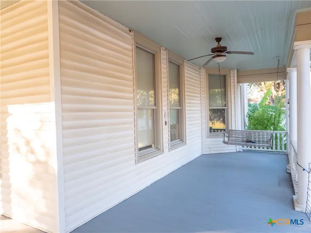 a view of livingroom with furniture
