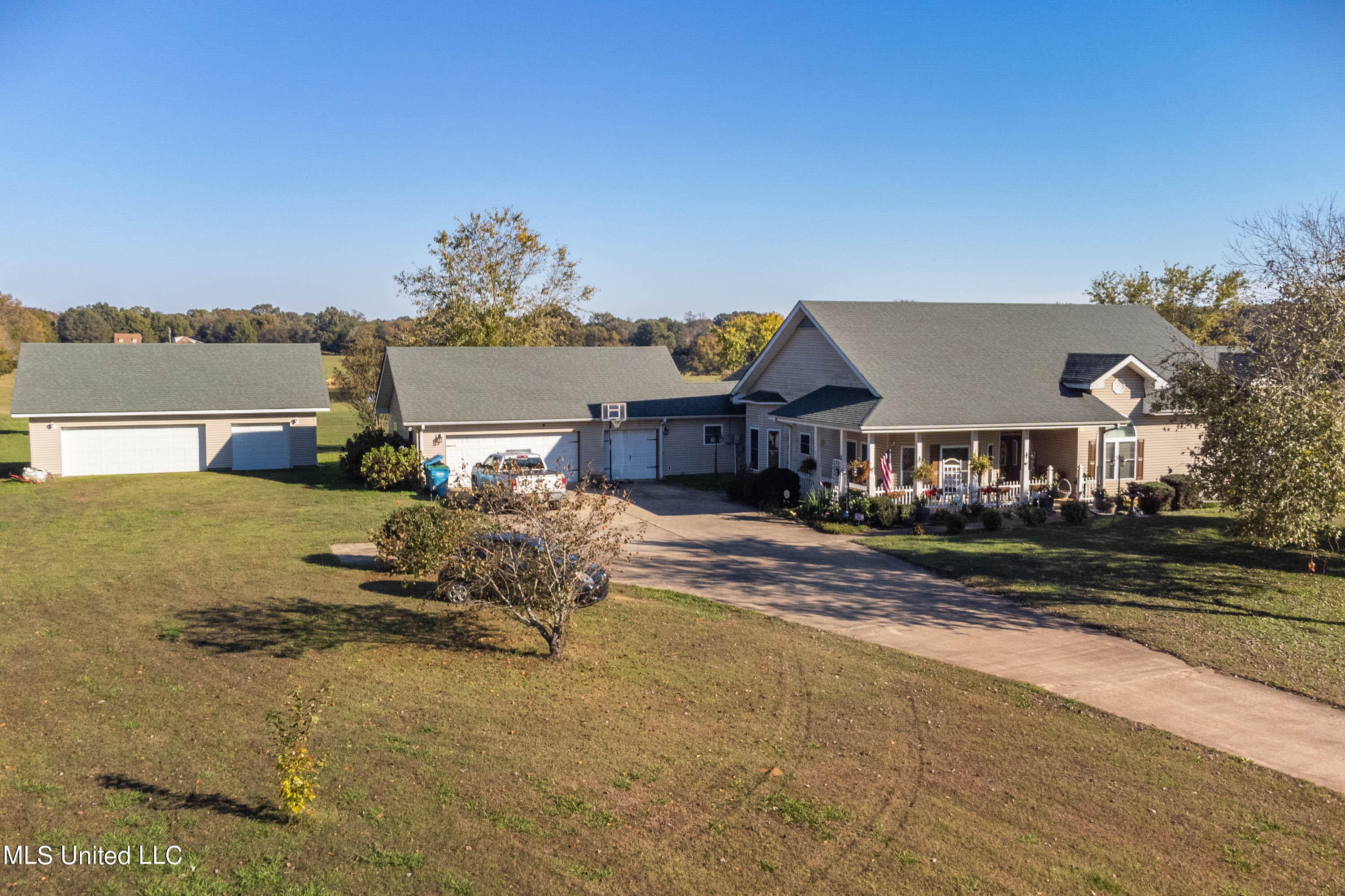 4964 Smith Road Coldwater, MS 38618 - Photo 1 of 22 Front