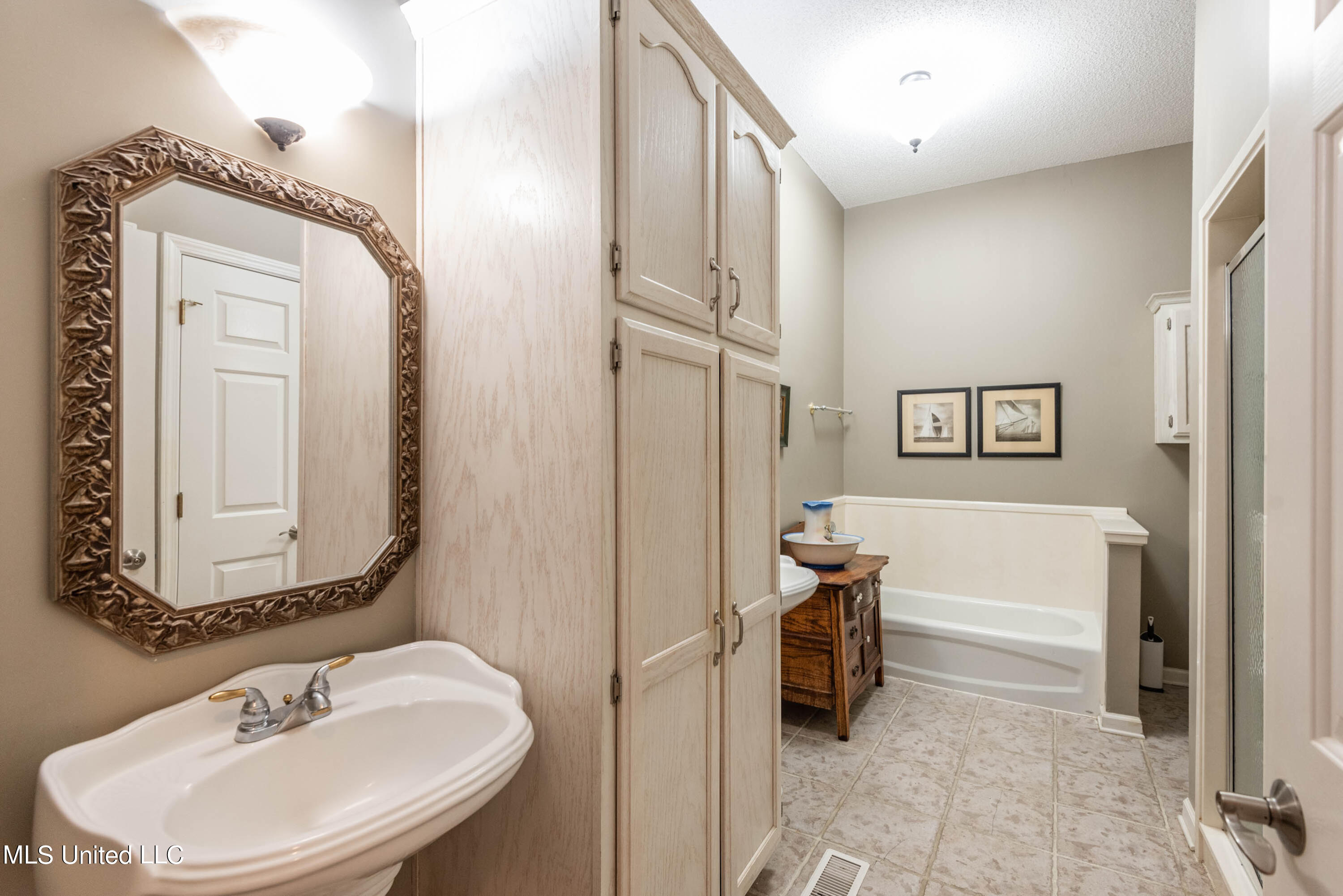 4964 Smith Road Coldwater, MS 38618 - Photo 14 of 22 Bathroom #2
