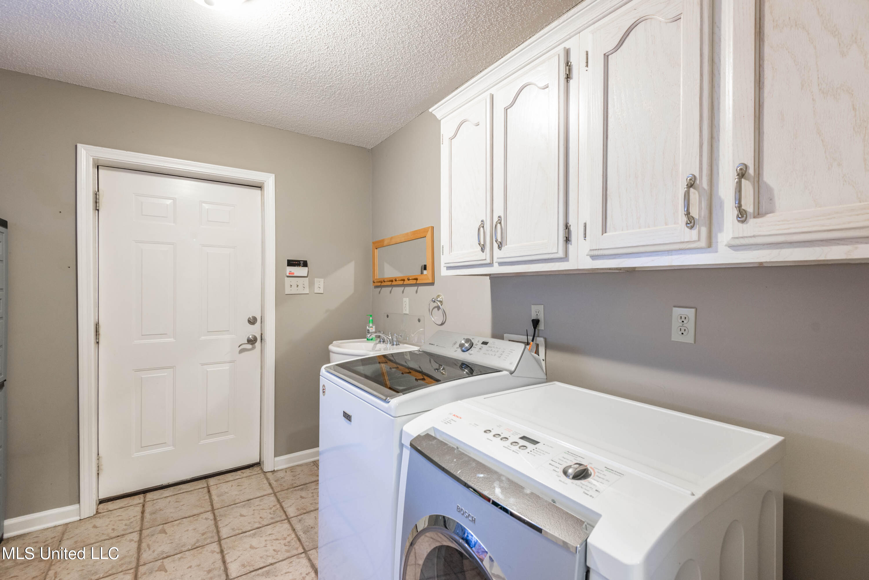 4964 Smith Road Coldwater, MS 38618 - Photo 17 of 22 Laundry
