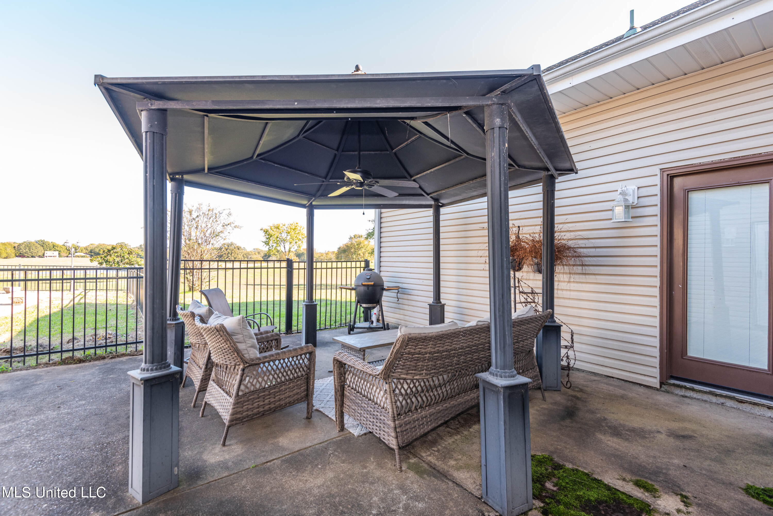 4964 Smith Road Coldwater, MS 38618 - Photo 20 of 22 Patio