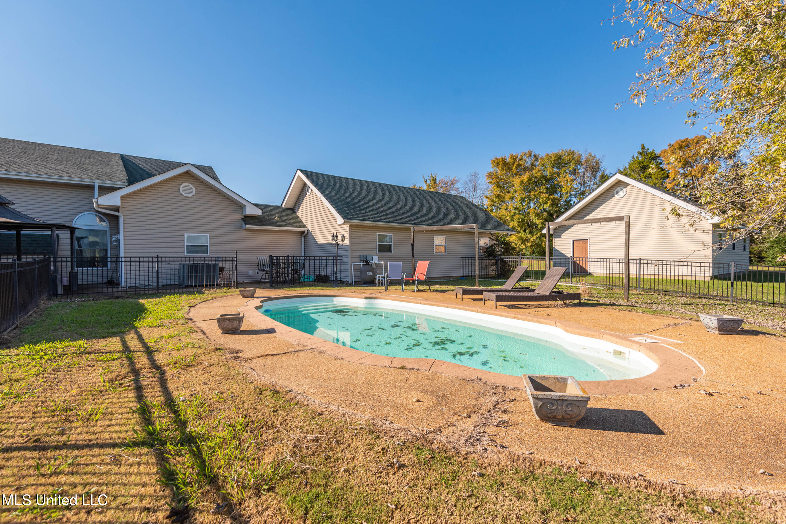 4964 Smith Road Coldwater, MS 38618 - Photo 22 of 22 Pool