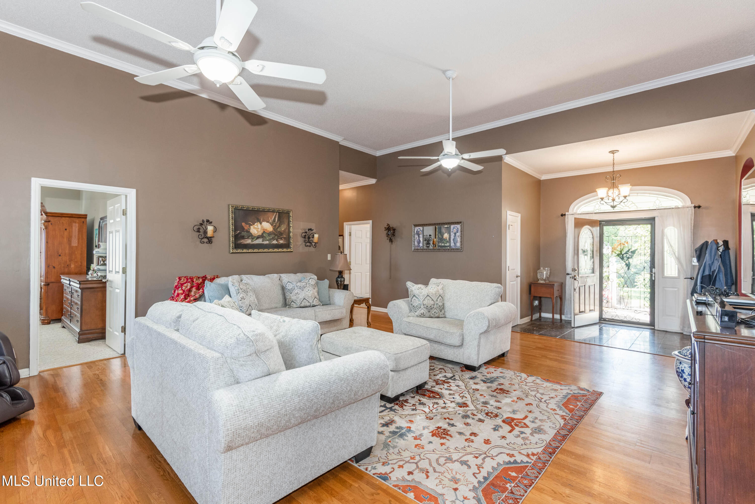4964 Smith Road Coldwater, MS 38618 - Photo 3 of 22 Living Room
