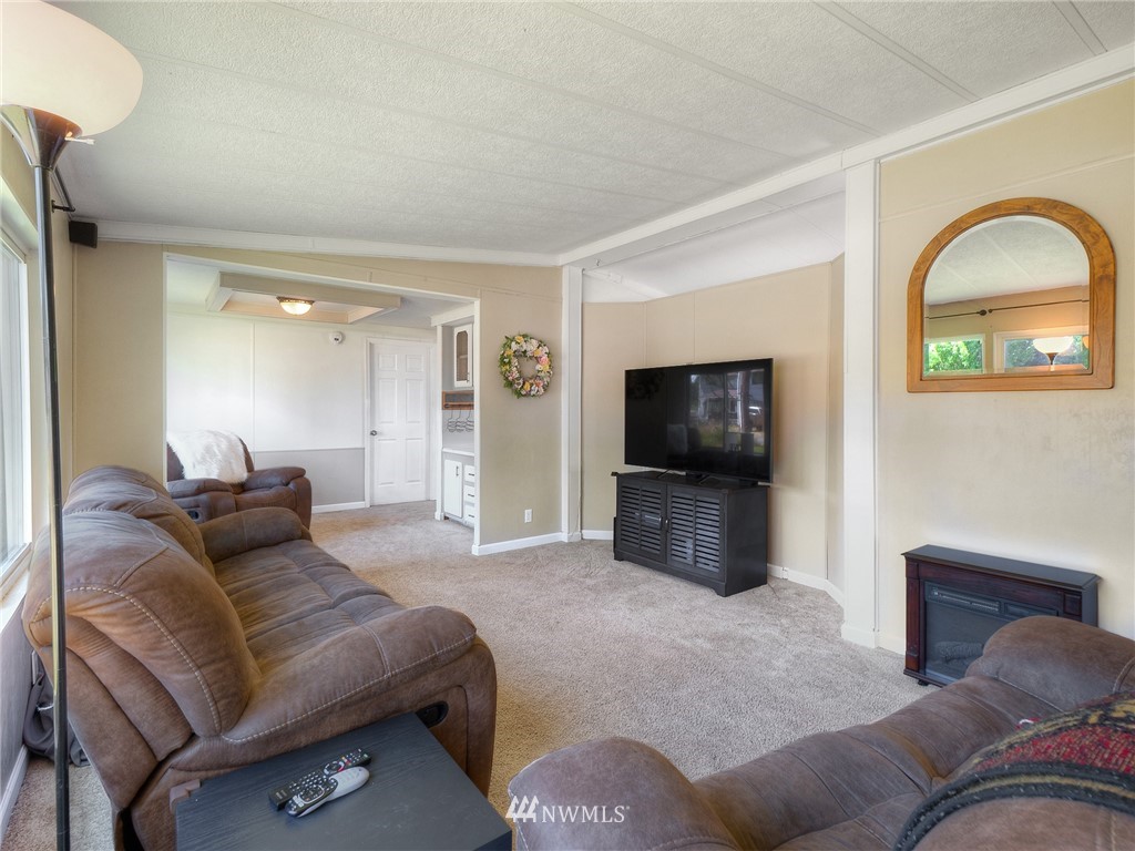 17145 Canal Road Southeast Yelm, WA 98597 - Photo 4 of 37 Gallery Image 4