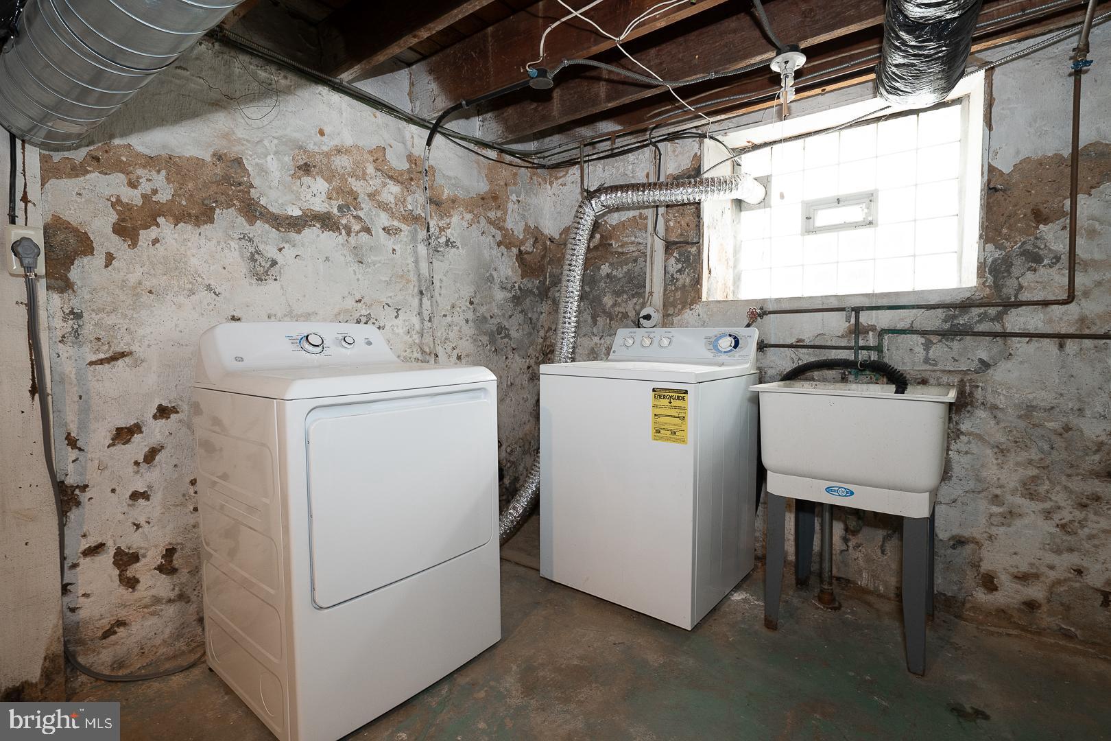 2939 Berkley Road Ardmore, PA 19003 - Photo 32 of 37 a utility room with dryer and washer
