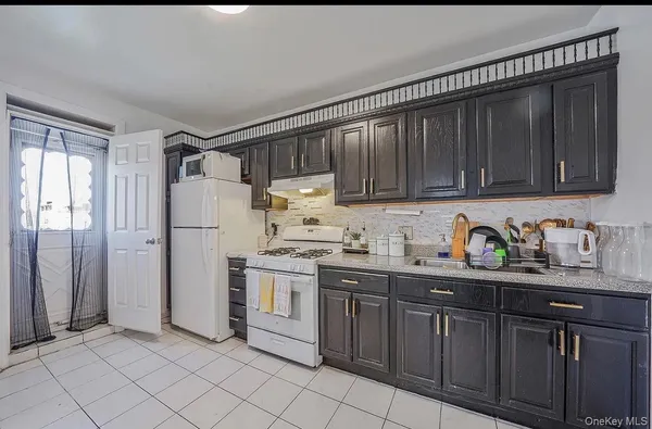 $1,200,000 | 3205 Lafayette Avenue | Throgs Neck