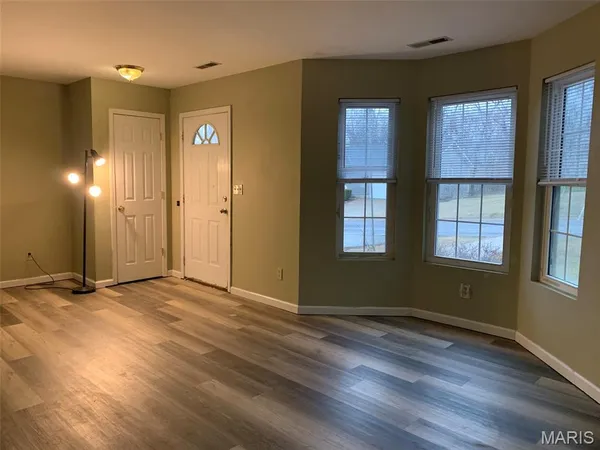 $1,350 | 403 Frank Street, Washington, MO 63090