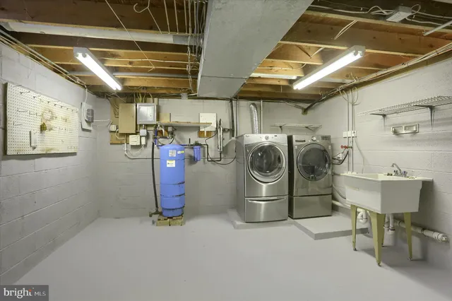 $230,000 | 1111 Fairmont Drive, Harrisburg, PA 17112