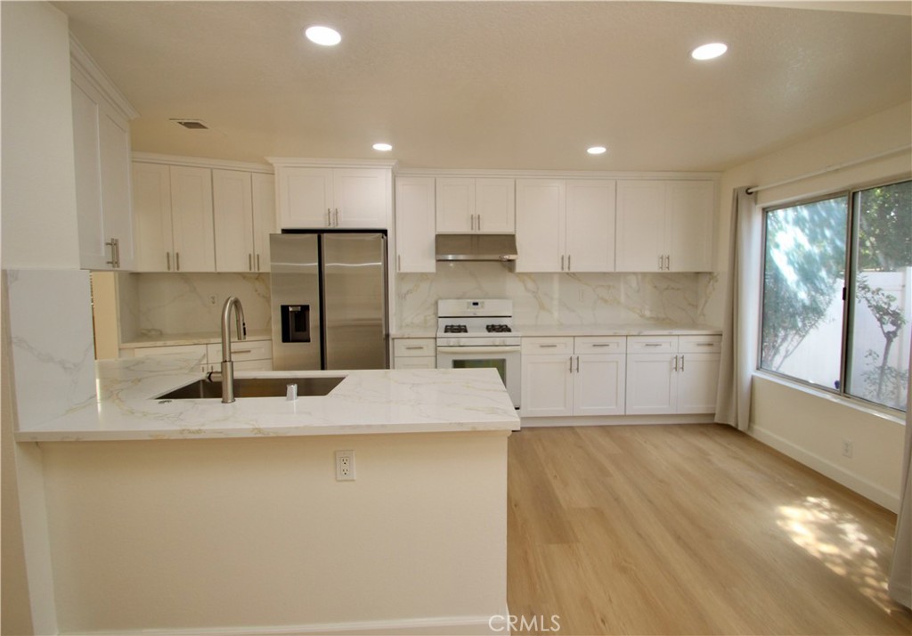 6 Del Azul Irvine, CA 92614 - Photo 6 of 28