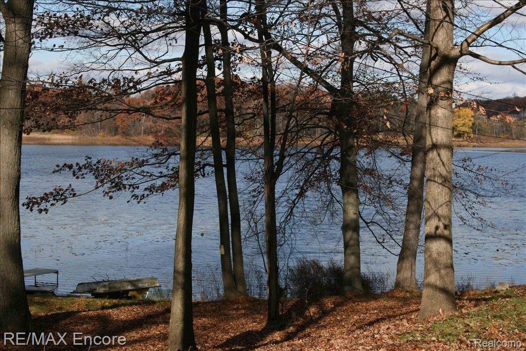 5279 Wayne Road White Lake, MI 48383 - Photo 4 of 16 IMG_7998