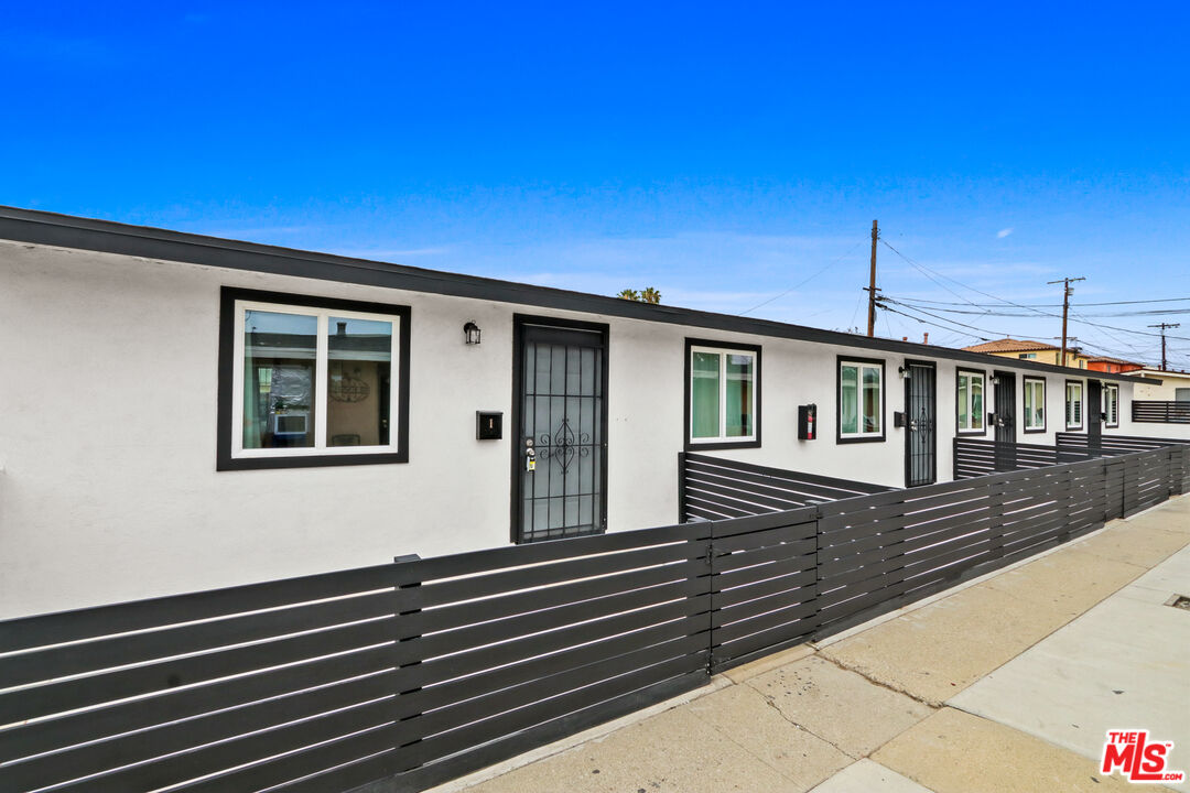 609 West E Street Wilmington, CA 90744 - Photo 3 of 20