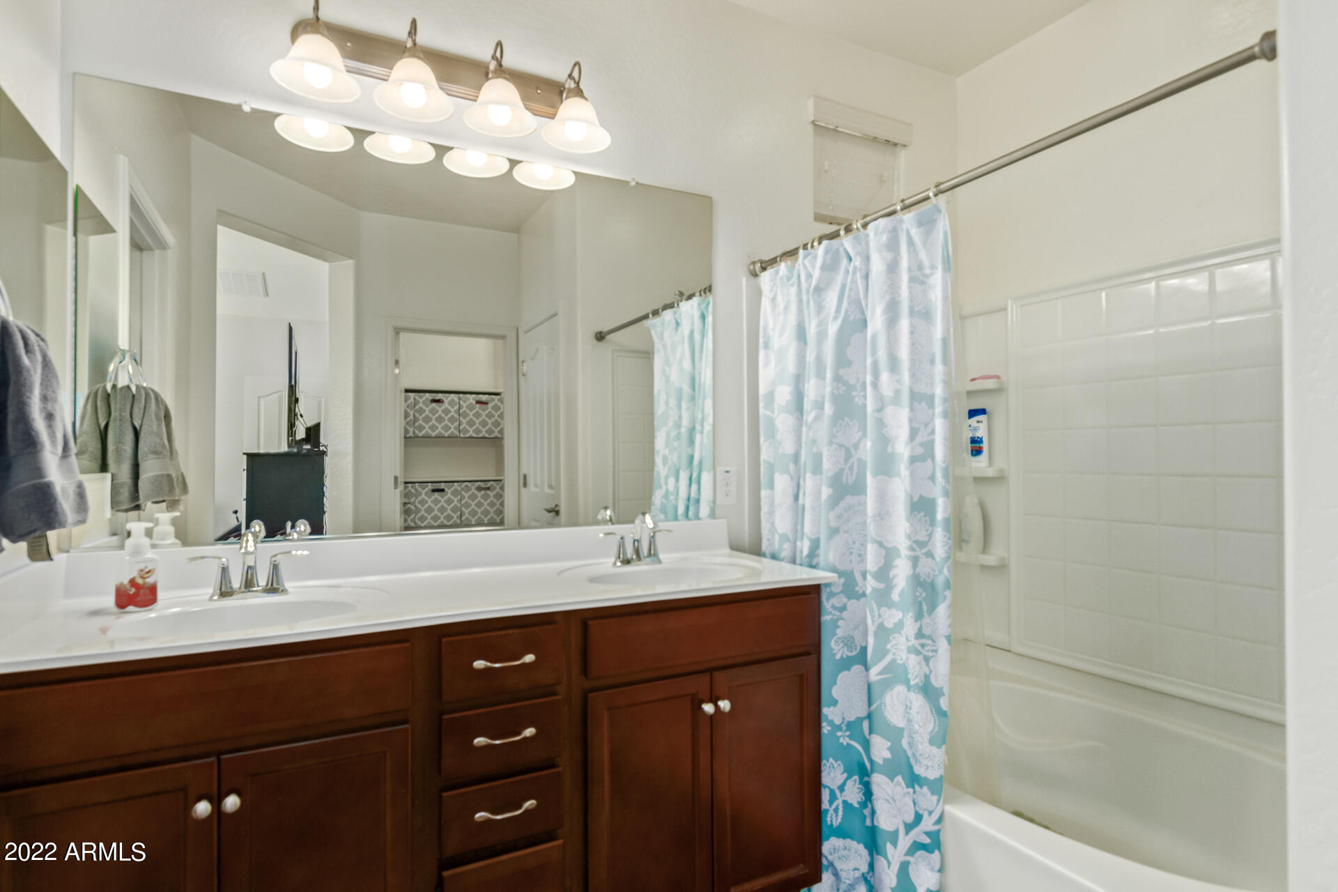 2626 East Gillcrest Road Gilbert, AZ 85298 - Photo 13 of 23 Gillcrest2626Mbth1