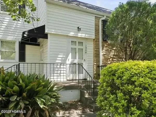 $1,800 | 1904 Smallwood Drive, Unit 4, Raleigh, NC 27605