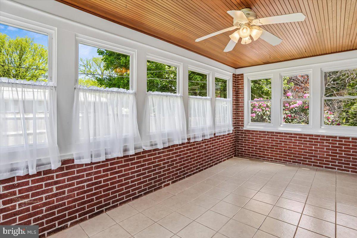 321 North 3rd Street Oakland, MD 21550 - Photo 19 of 48 Sunroom