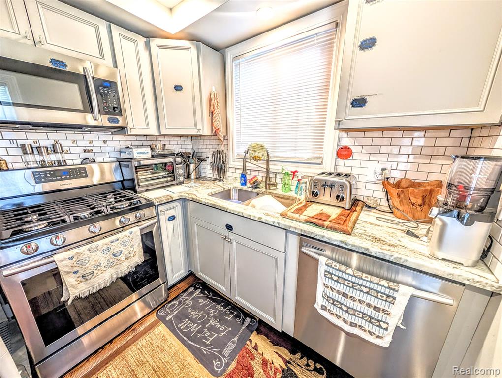 17211 Huntington Road Detroit, MI 48219 - Photo 8 of 28 Gallery Image 8