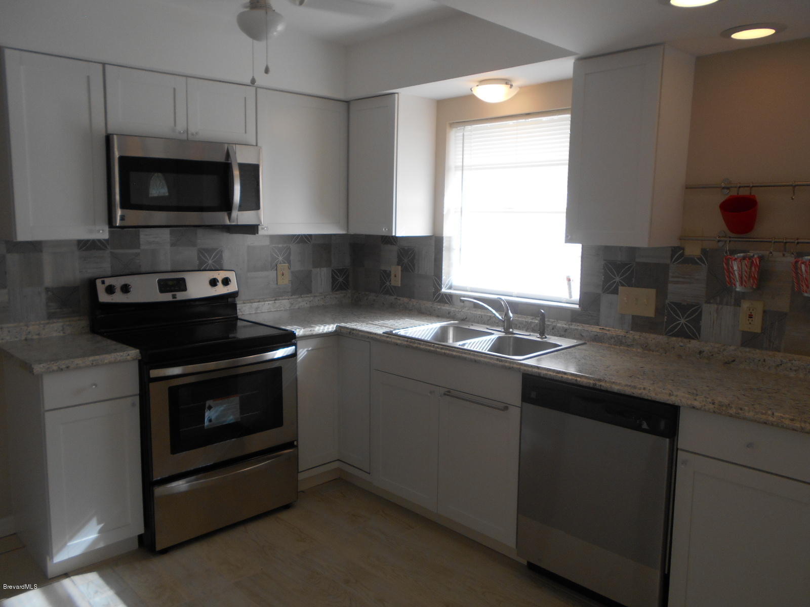 711 Airoso Road Southeast Palm Bay, FL 32909 - Photo 19 of 39 Kitchen