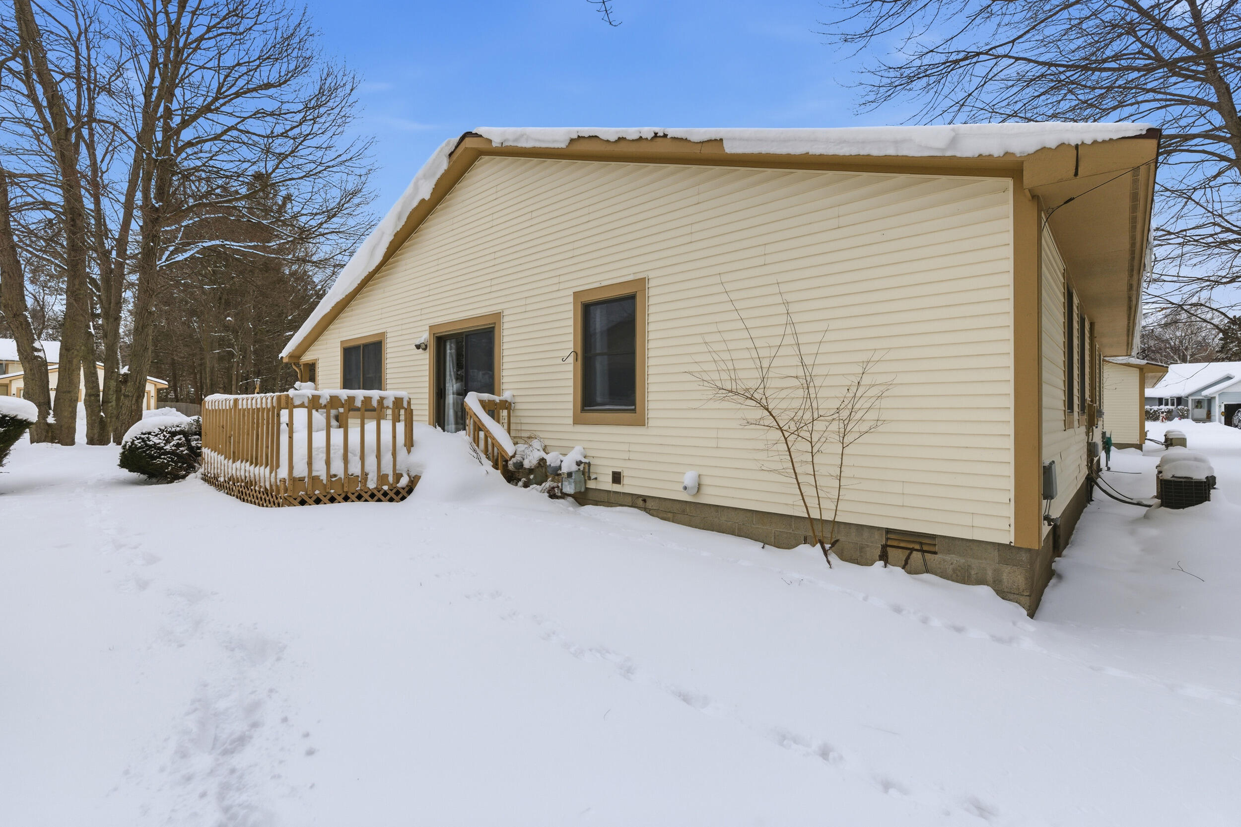 1048 Le Roux Road, Unit 15 Muskegon, MI 49441 - Photo 16 of 18 1048-le-roux-rd_017