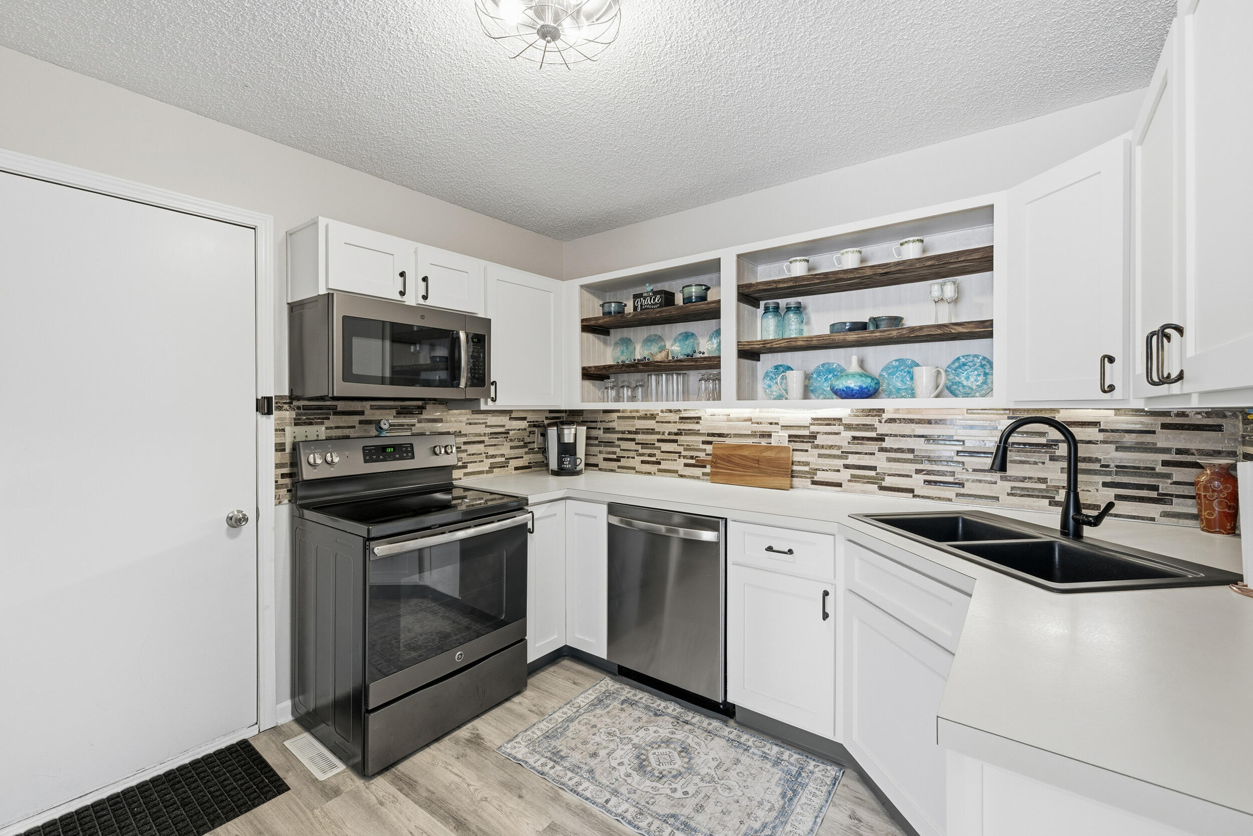 1048 Le Roux Road, Unit 15 Muskegon, MI 49441 - Photo 8 of 18 1048-le-roux-rd_009