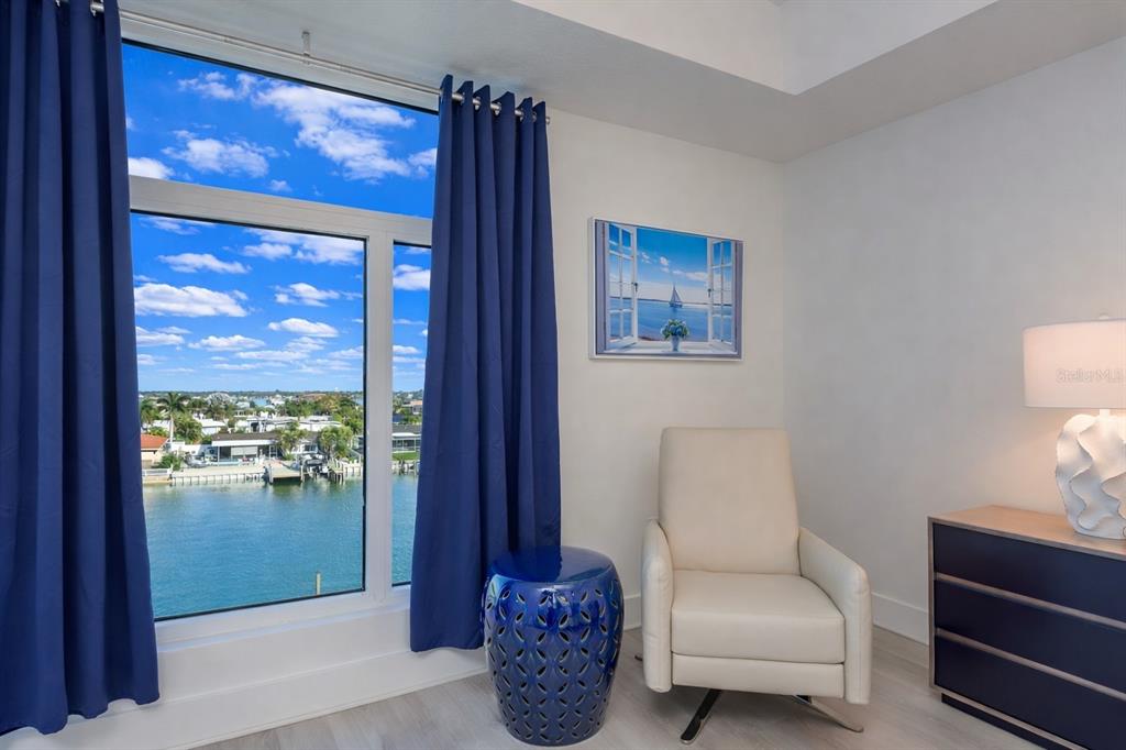 415 Island Way, Unit 402 Clearwater Beach, FL 33767 - Photo 21 of 35 a living room with furniture and a window