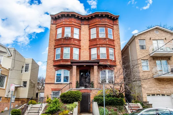 $199,000 | 66 Gautier Avenue, Unit 302/3R, Jersey City, NJ 07306