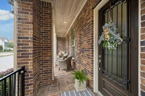 $479,000 | 530 Imperial Boulevard, Sugar Land, TX 77498