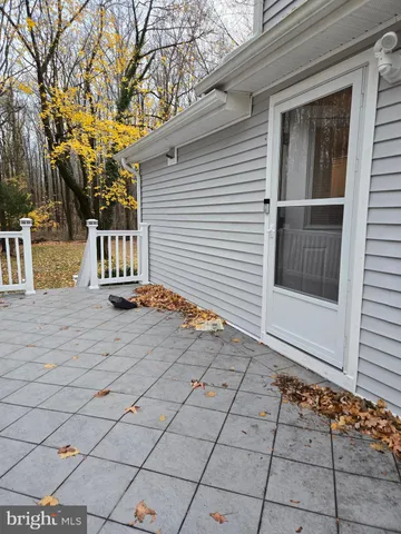 a view of a house with backyard and trees