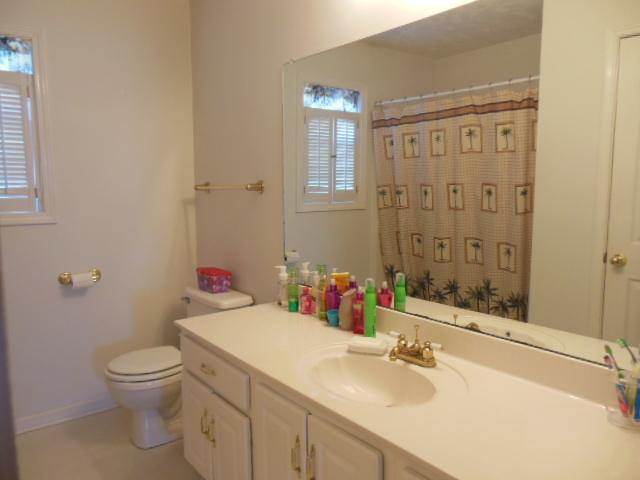 1710 Walter Road Clarksville, TN 37043 - Photo 13 of 20 HALL BATH