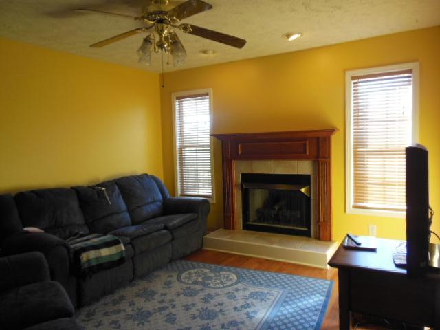 1710 Walter Road Clarksville, TN 37043 - Photo 3 of 20 GREATROOM W/ FIREPLACE
