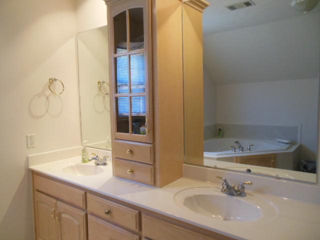 1710 Walter Road Clarksville, TN 37043 - Photo 8 of 20 MASTER BATH