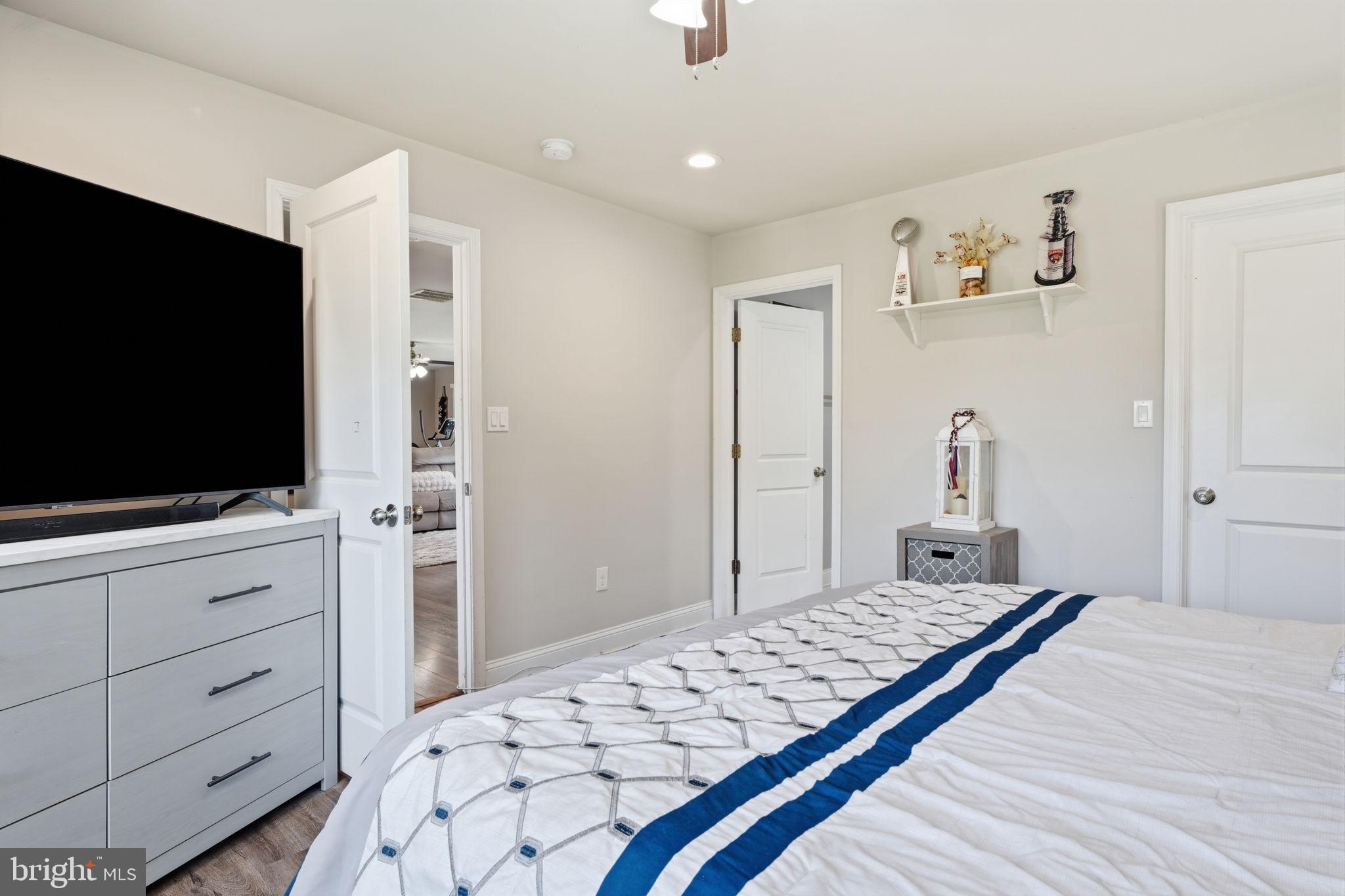24 Idolstone Road Levittown, PA 19057 - Photo 13 of 44 Walk in closet (not pictured)