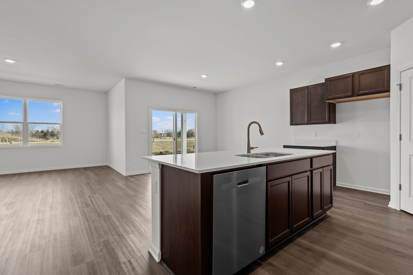2913 Old Castle Road Joliet, IL 60435 - Photo 11 of 28 Gallery Image 11