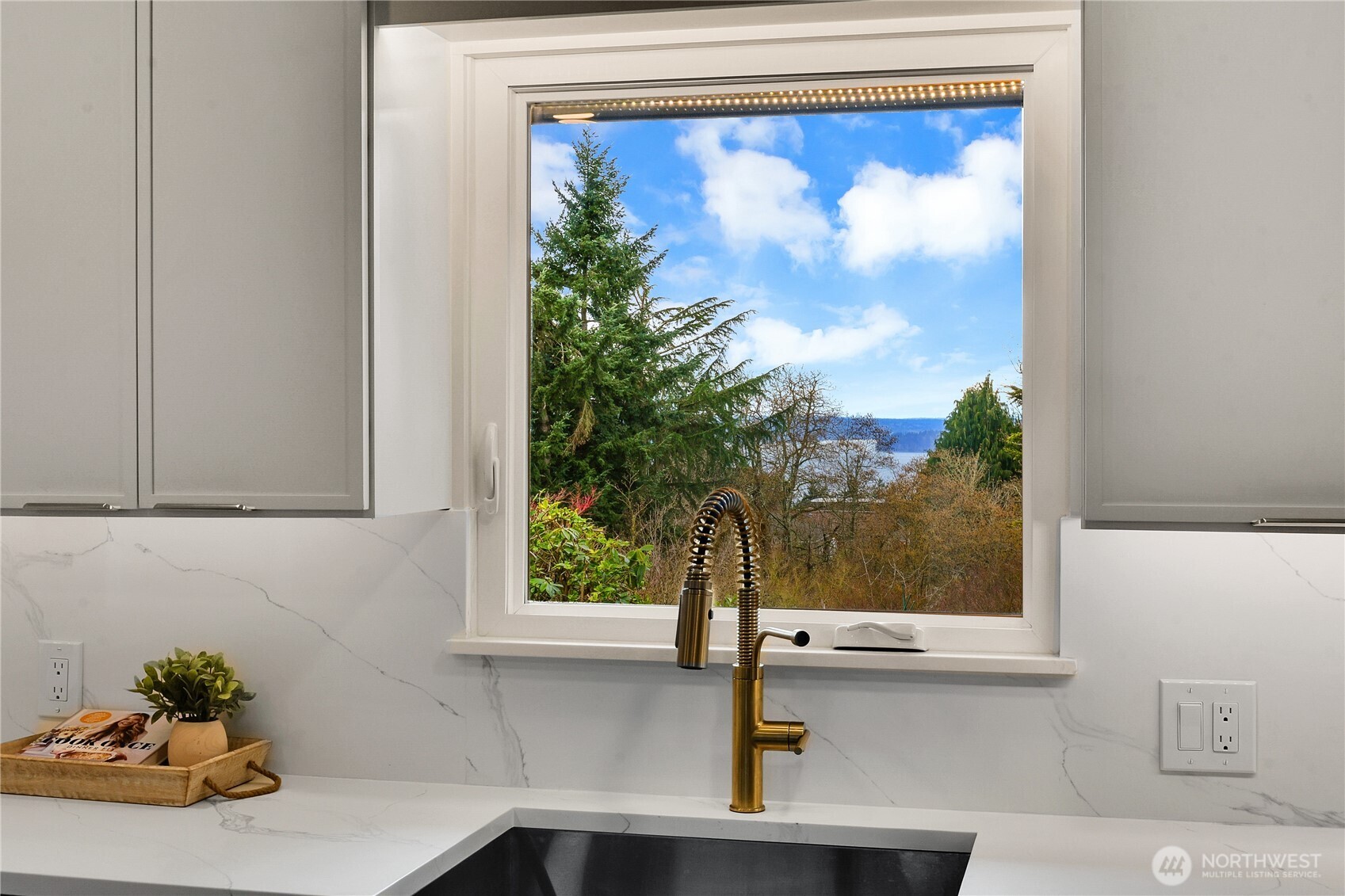 7247 36th Avenue Southwest Seattle, WA 98126 - Photo 15 of 29