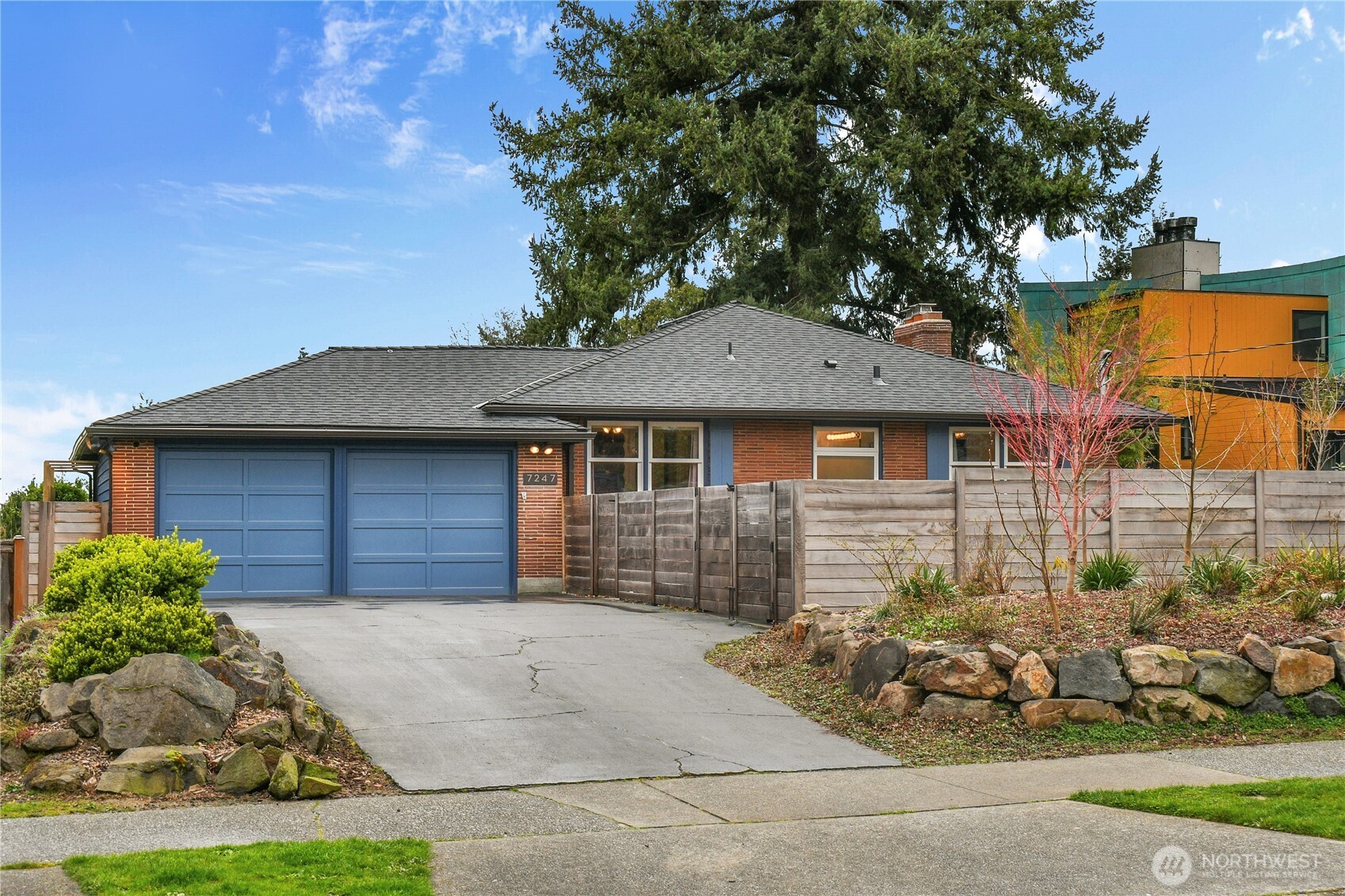 7247 36th Avenue Southwest Seattle, WA 98126 - Photo 2 of 29