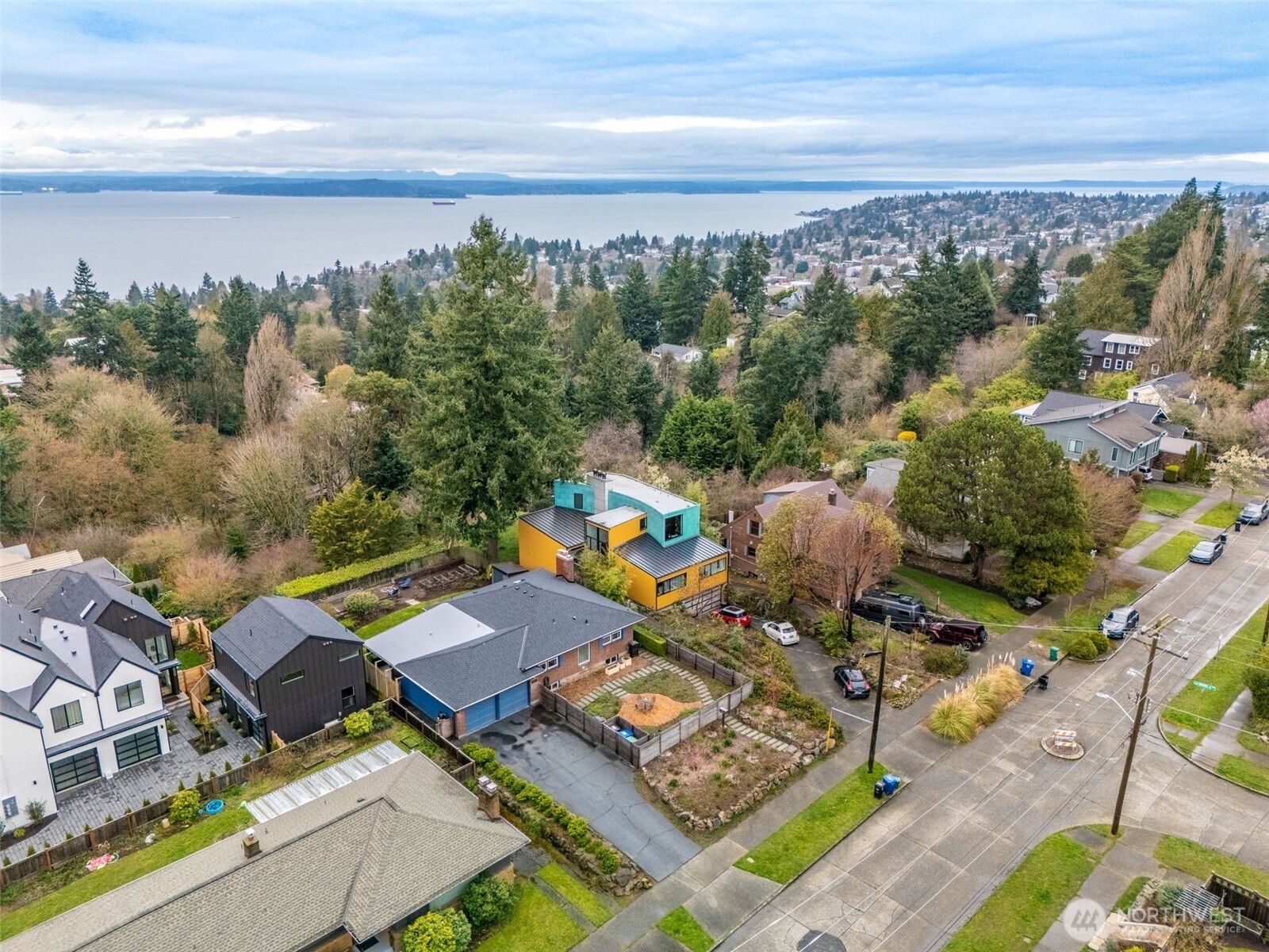 7247 36th Avenue Southwest Seattle, WA 98126 - Photo 7 of 29