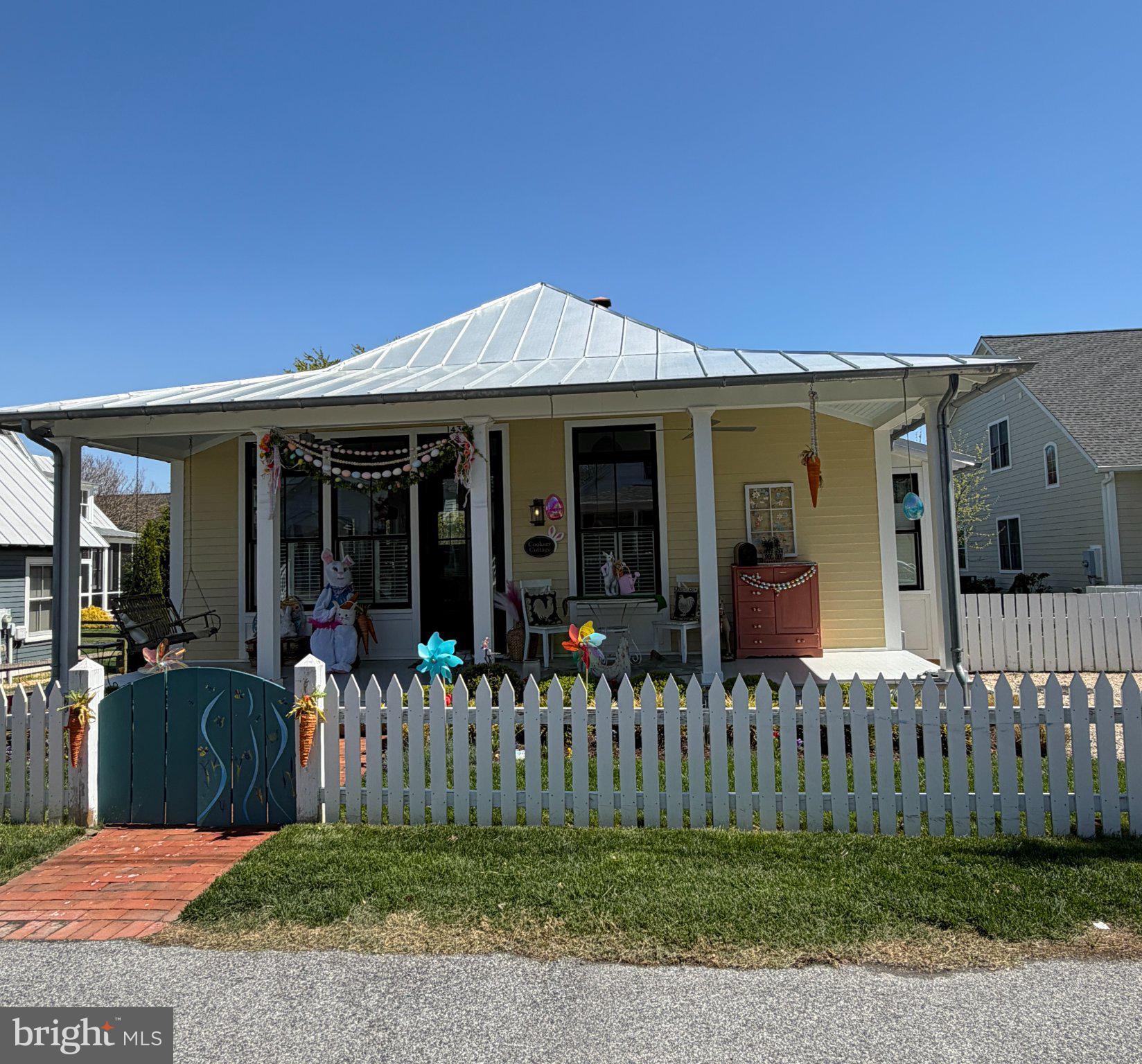 14316 Calvert Street Solomons, MD 20688 - Photo 3 of 29 Charming cottage with festive flair.