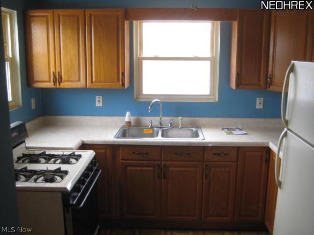 16226 McCracken Road Maple Heights, OH 44128 - Photo 5 of 10