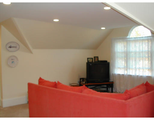 96 Marbleridge Road North Andover, MA 01845 - Photo 6 of 11 Gallery Image 6