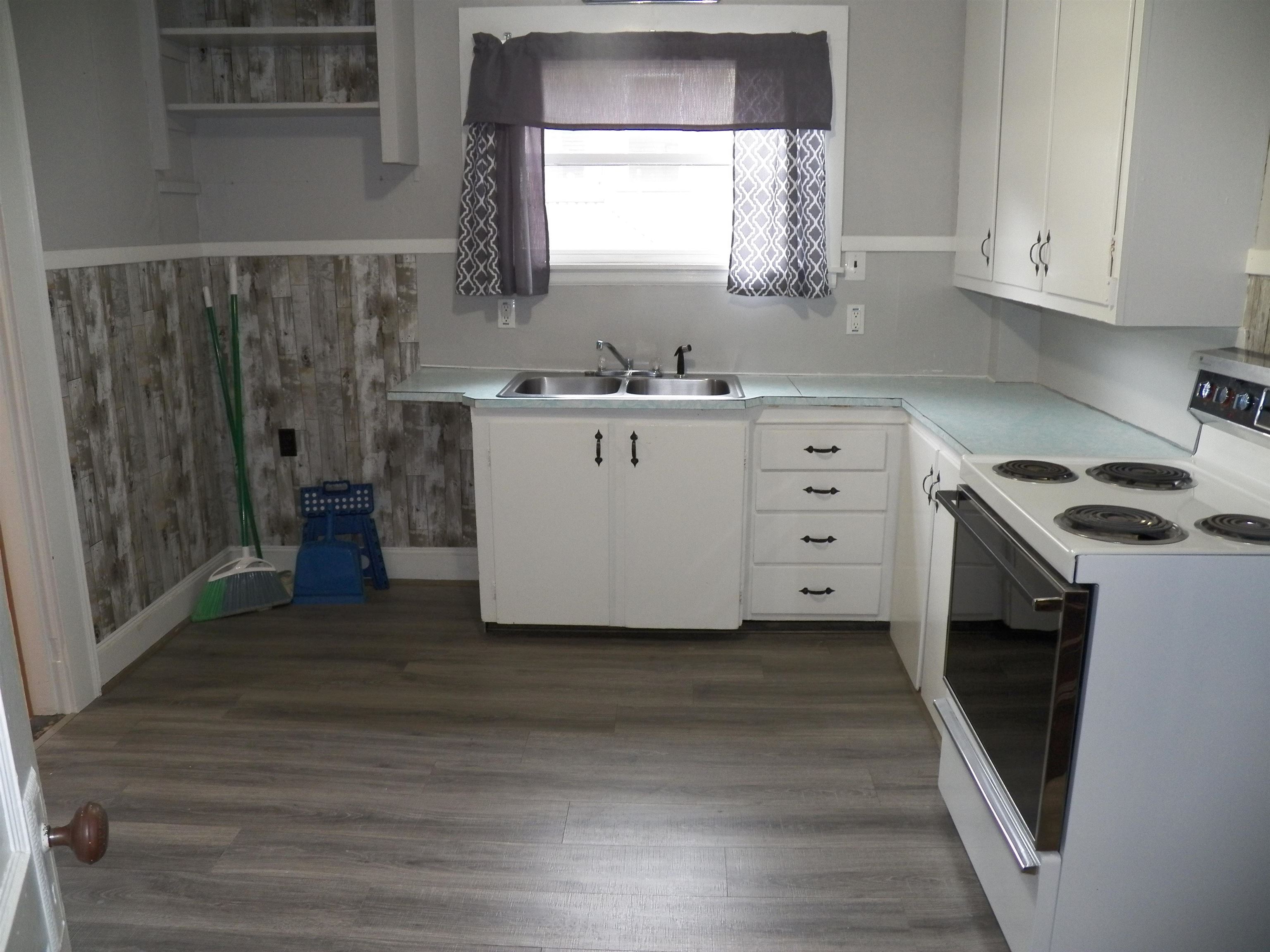 437 Willard Street Berlin, NH 03570 - Photo 4 of 42