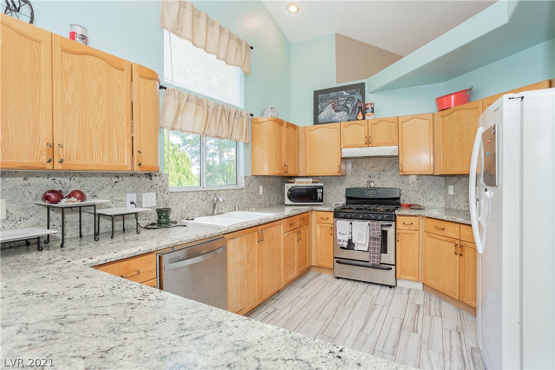 819 Coastal Beach Road Henderson, NV 89002 - Photo 16 of 42 Gallery Image 16