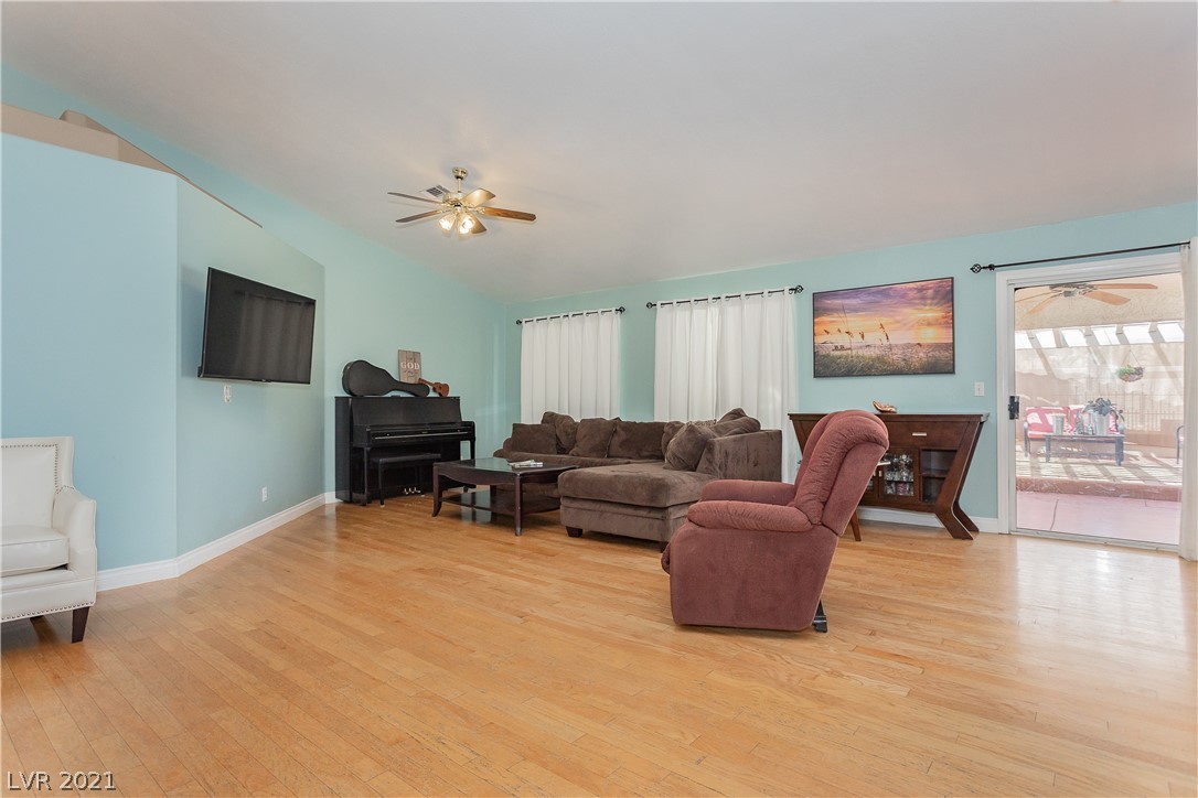 819 Coastal Beach Road Henderson, NV 89002 - Photo 7 of 42 Gallery Image 7