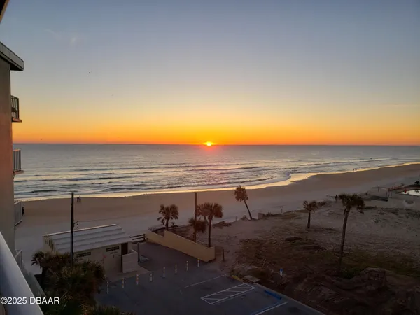 $1,895 | 800 North Atlantic Avenue, Unit 614, Daytona Beach, FL 32118