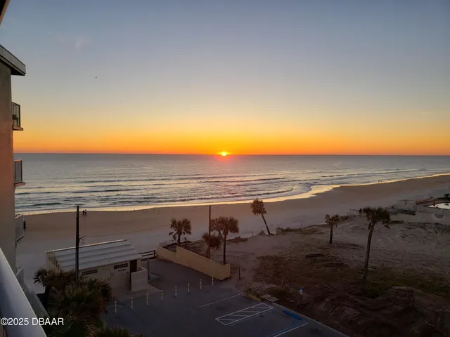 $1,895 | 800 North Atlantic Avenue, Unit 614, Daytona Beach, FL 32118