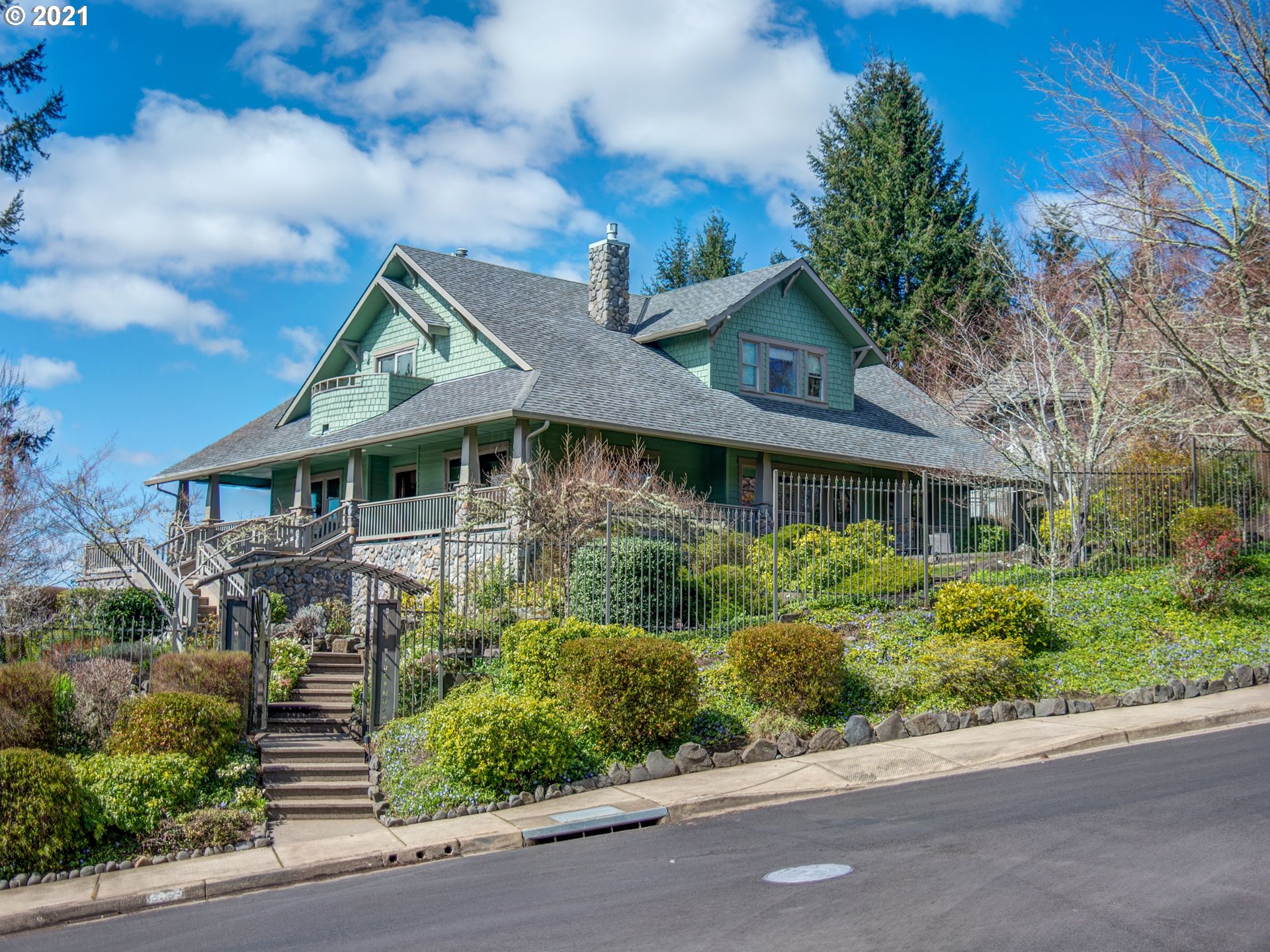 2679 Ridgemont Drive Eugene, OR 97405 - Photo 1 of 25 Gallery Image 1