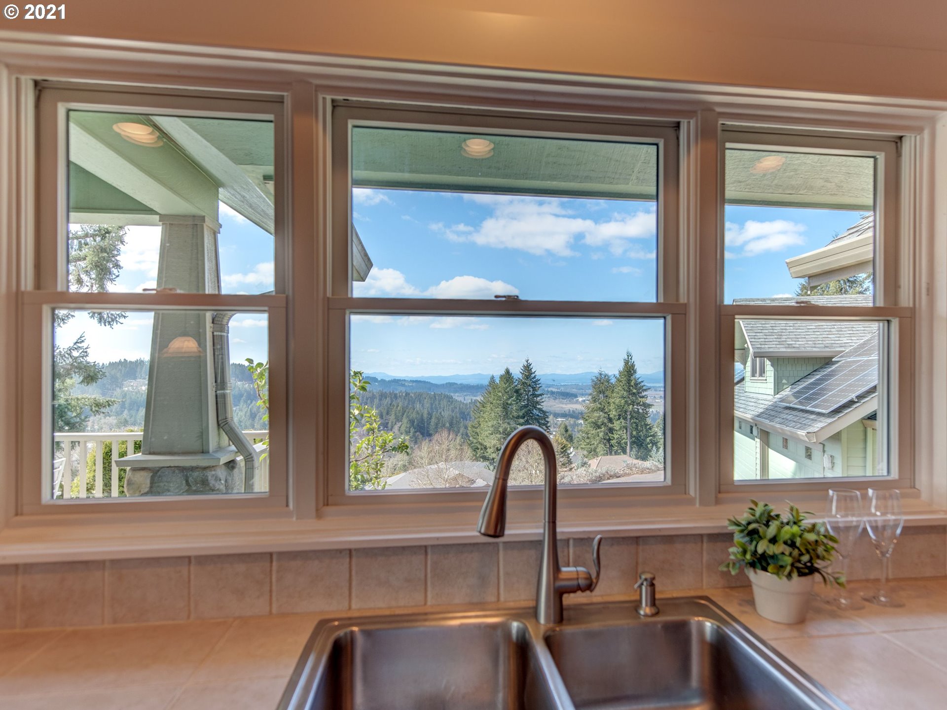 2679 Ridgemont Drive Eugene, OR 97405 - Photo 4 of 25 Gallery Image 4