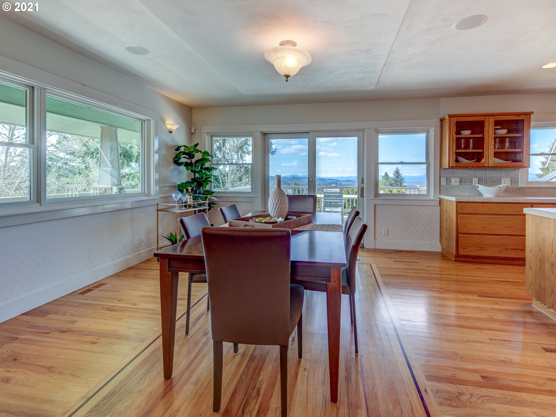 2679 Ridgemont Drive Eugene, OR 97405 - Photo 5 of 25 Gallery Image 5