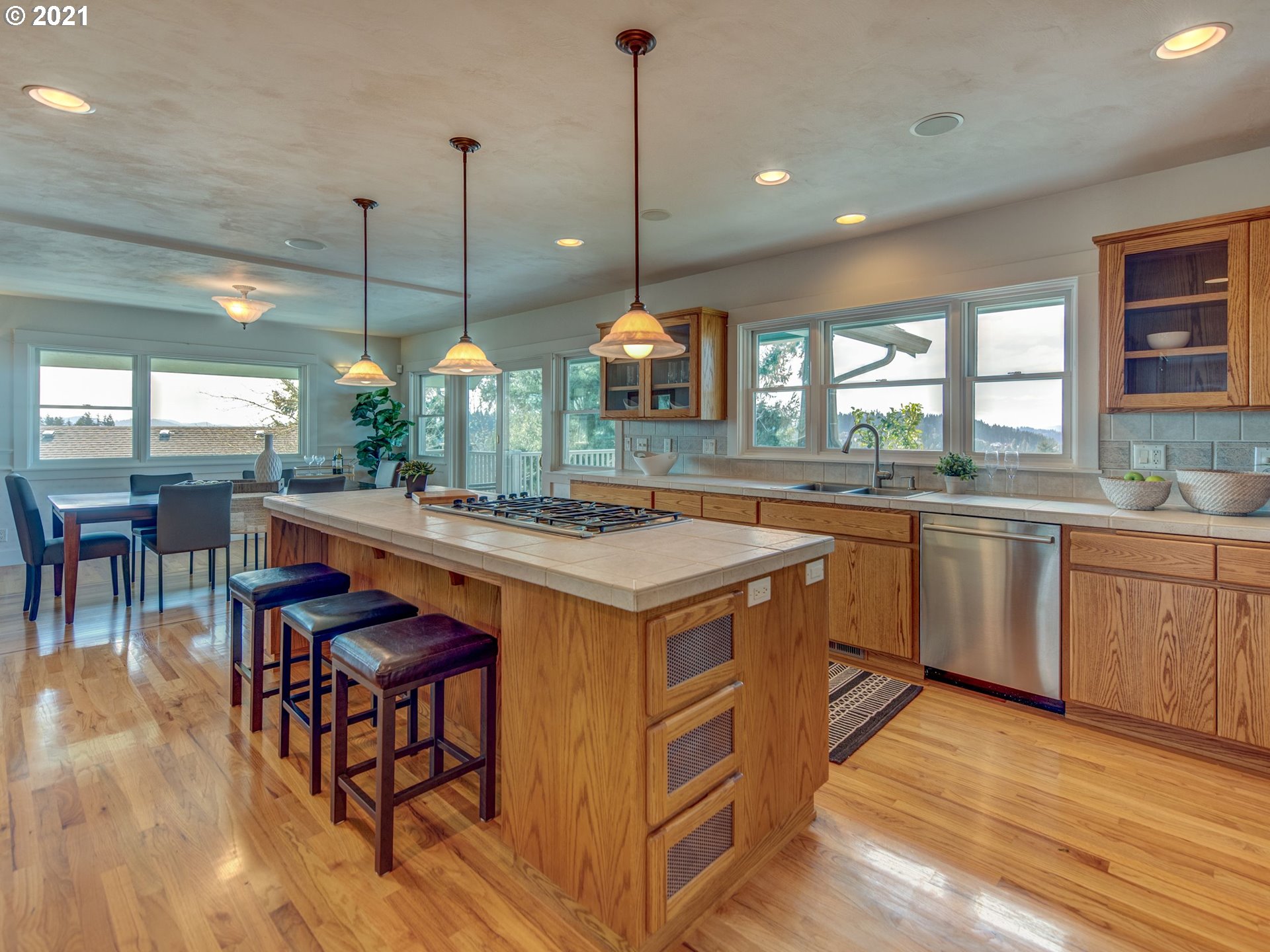 2679 Ridgemont Drive Eugene, OR 97405 - Photo 6 of 25 Gallery Image 6